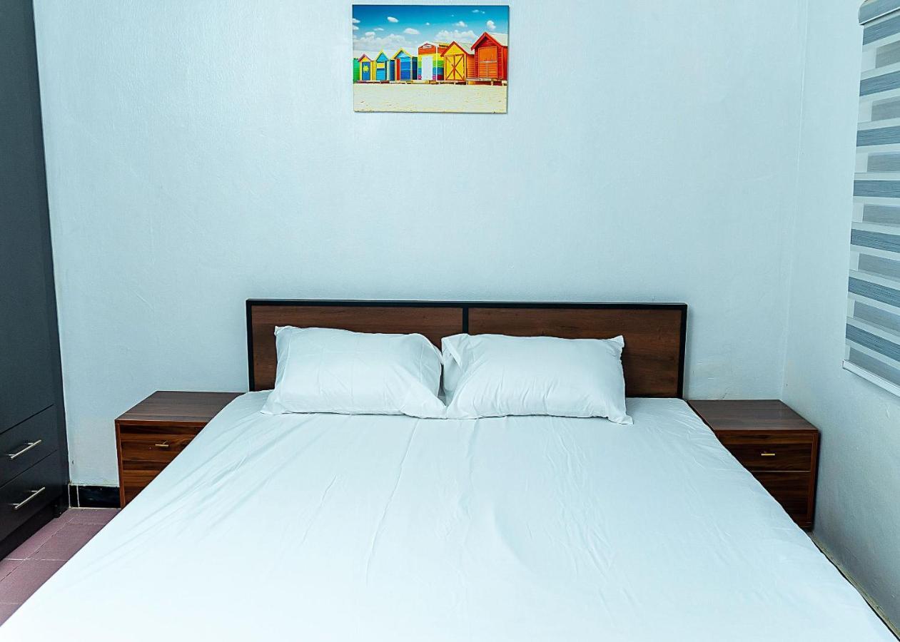 Palm Heights Apartments - Omole Phase 1, Ikeja Buitenkant foto