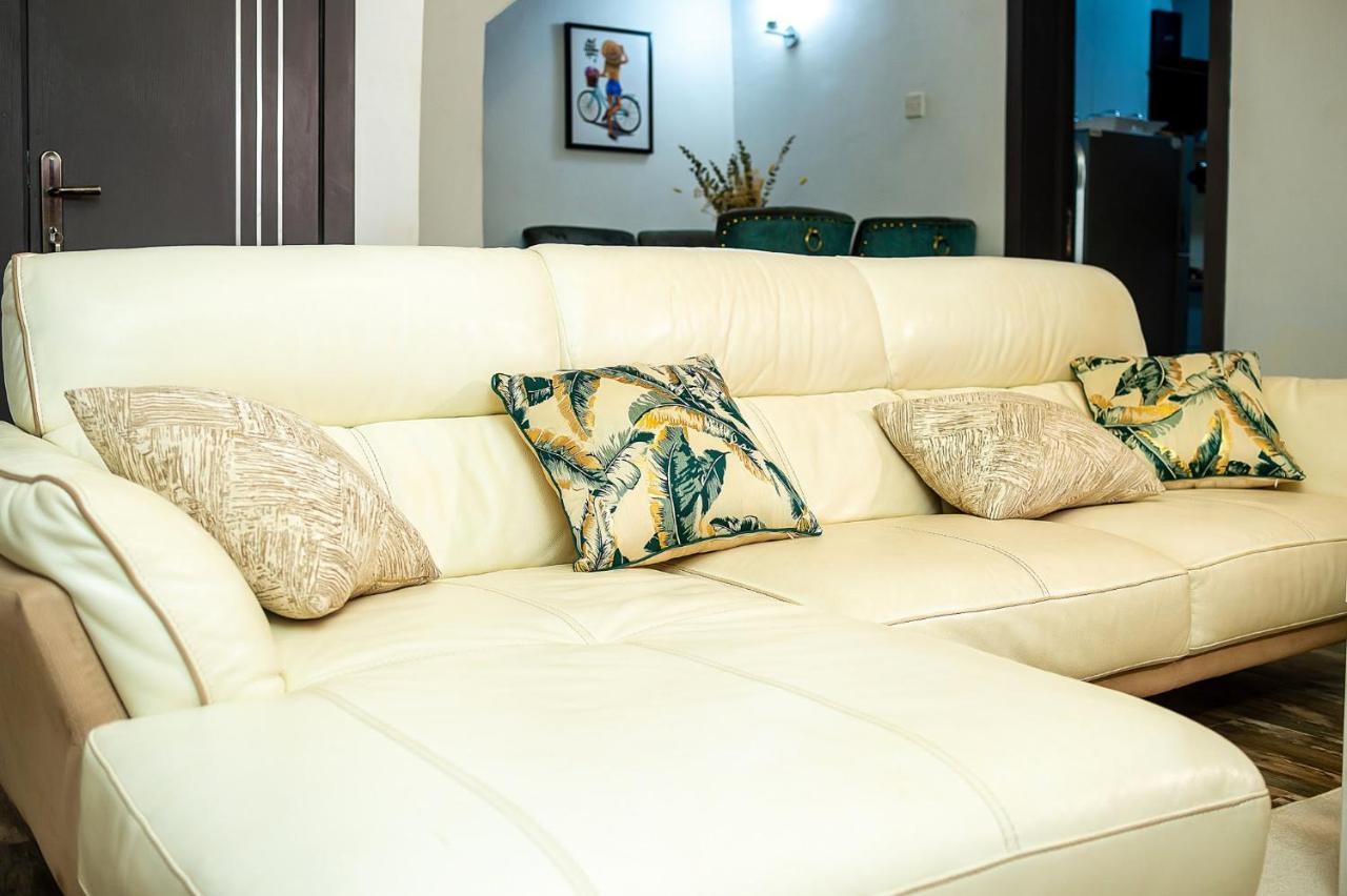 Palm Heights Apartments - Omole Phase 1, Ikeja Buitenkant foto