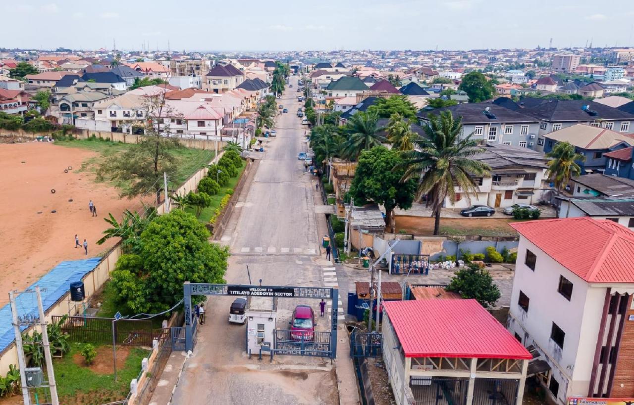 Palm Heights Apartments - Omole Phase 1, Ikeja Buitenkant foto