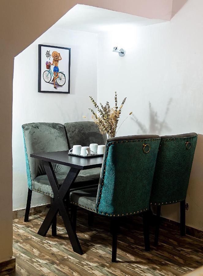 Palm Heights Apartments - Omole Phase 1, Ikeja Buitenkant foto