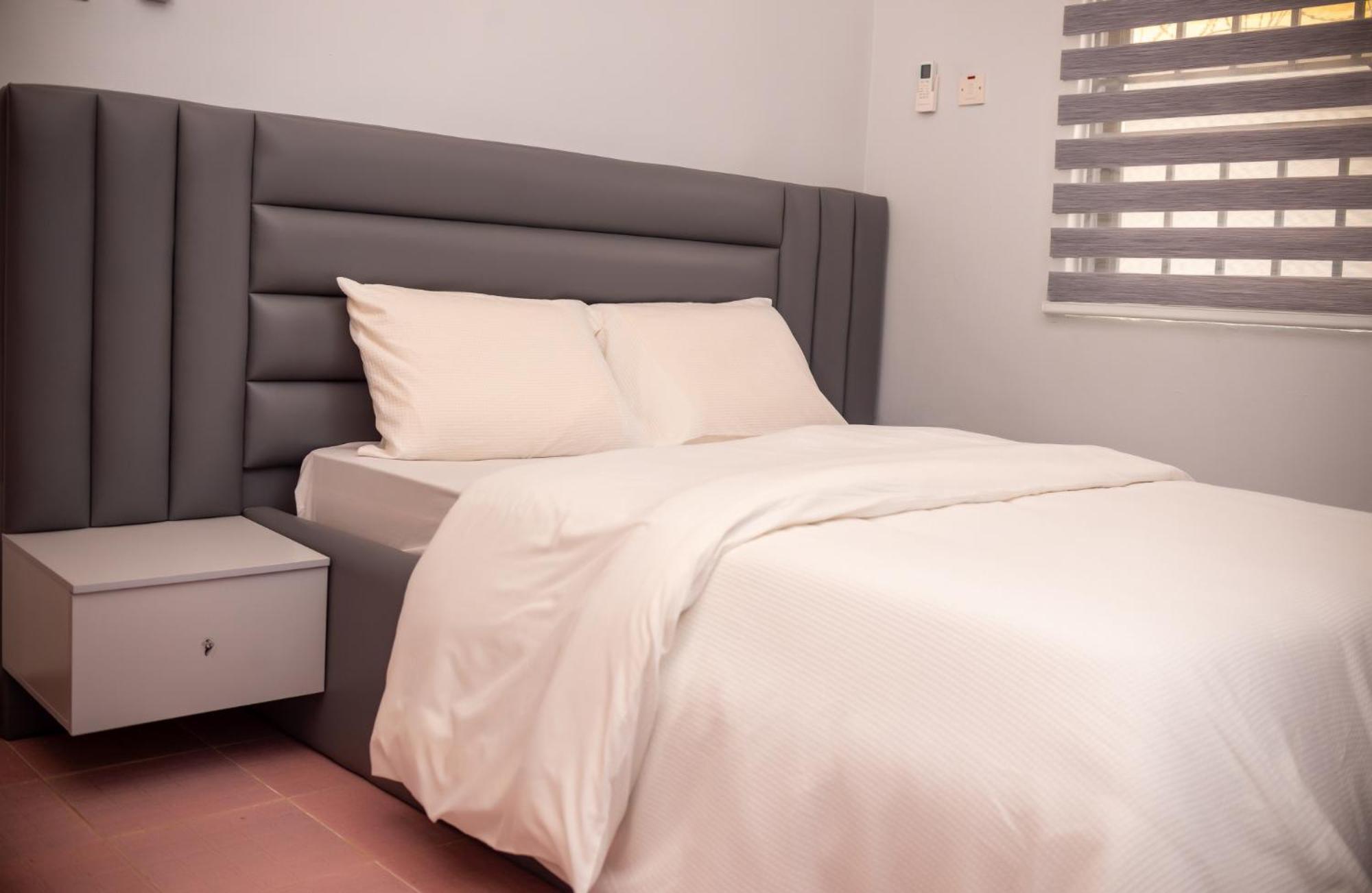 Palm Heights Apartments - Omole Phase 1, Ikeja Buitenkant foto